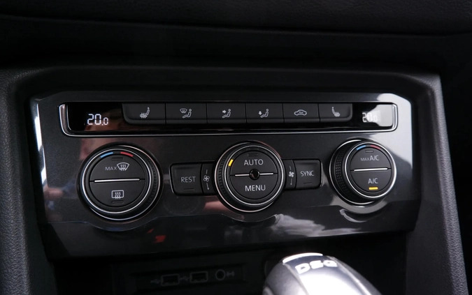 Volkswagen Tiguan cena 139900 przebieg: 99138, rok produkcji 2019 z Miastko małe 352
